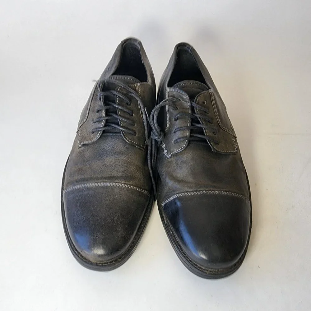 Clarks men Oxfords Size 9